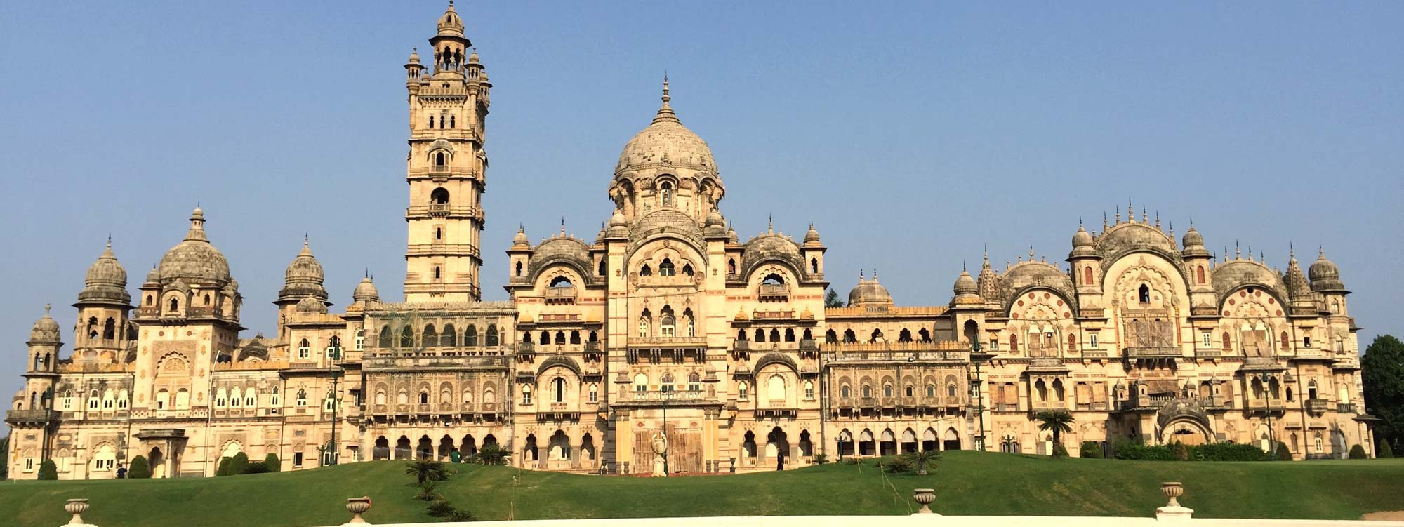 laxmi-vilas-bg